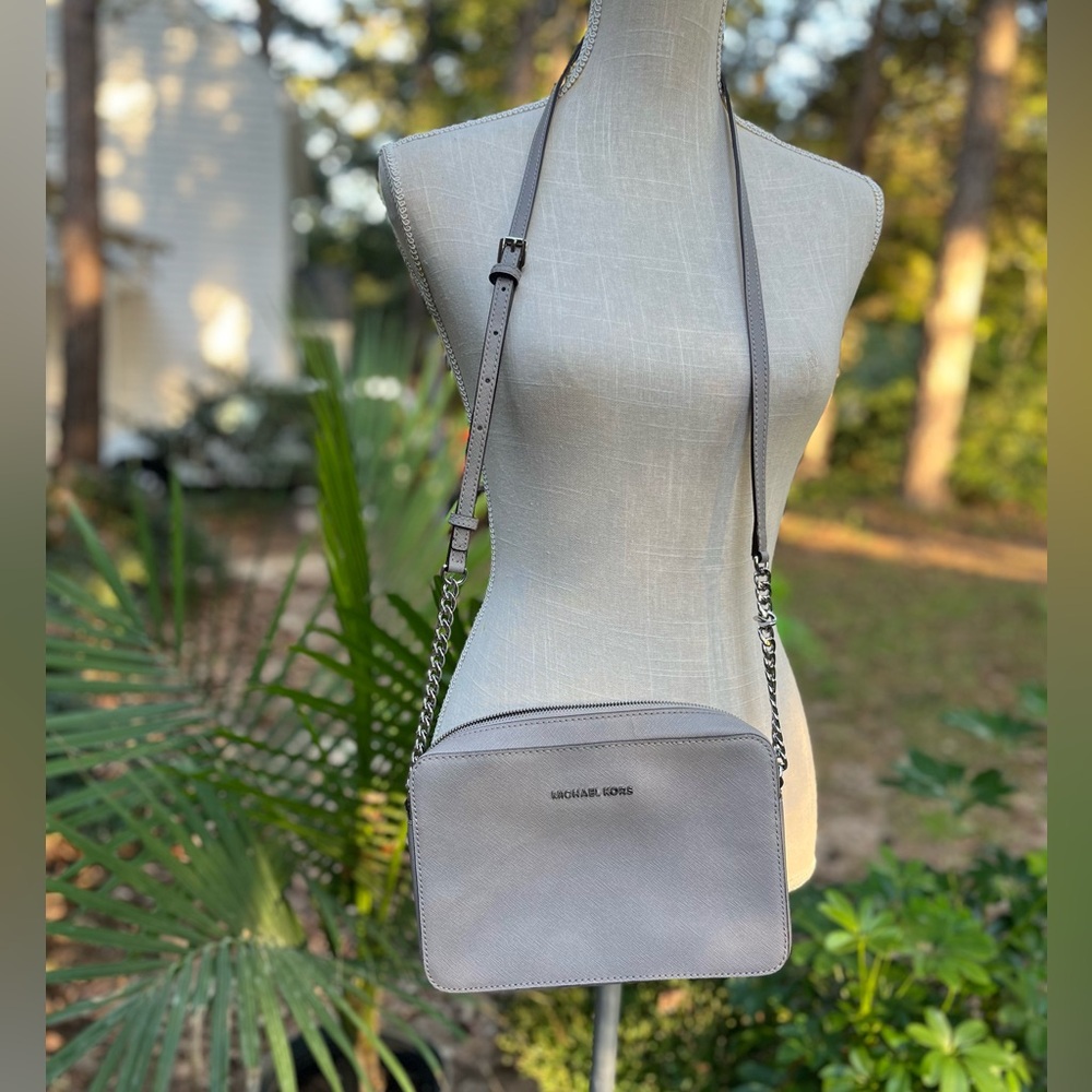 Michael Kors ✨ Leather Crossbody Jet Pack, Large, Taupe Grey, EUC